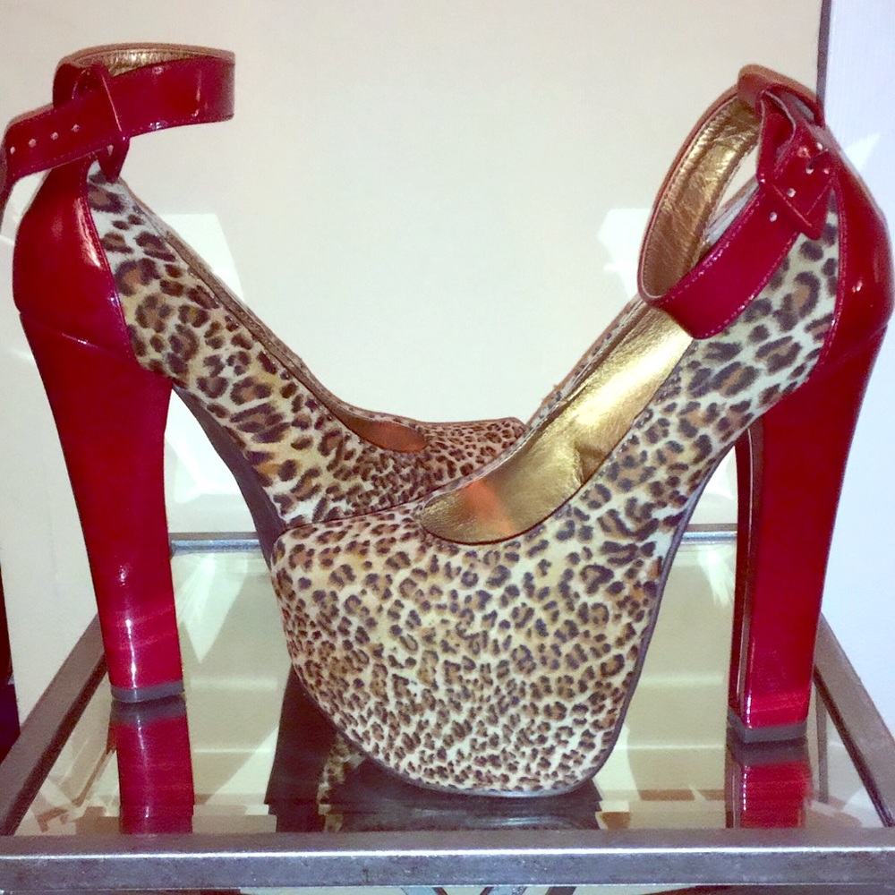 Comfy beautiful strapped pumps,
